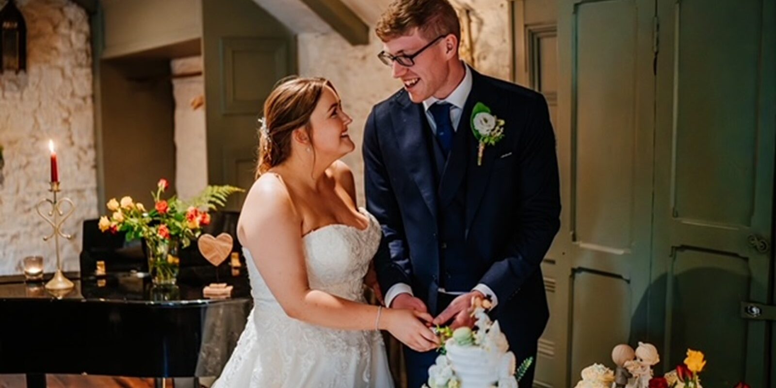 real wedding 2023 Wedding couple in Wrights Anglers Rest